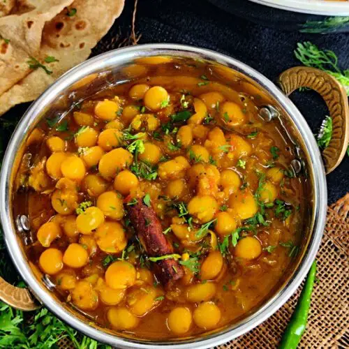 Matar Ke Chole | Safed Vatana Usal | White Peas Curry Matar Ke Chole | Safed Vatana Usal | White Peas Curry https://thespicycafe.com/wp-content/uploads/2023/04/18-safed-vatana-usal-matar-chole-dried-white-peas-curry-vegan-vegetarian-ragda-recipe-ragda-pattice-simple-quick-easy-lunch-dinner-breakfast-snack-Indian-chaat-lentils-protein-rich-diabetic-friendly.jpg https://thespicycafe.com/matar-ke-chole-recipe/
