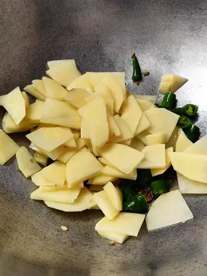 Sabudana Khichdi | Maharashtrian Sabudanyachi Khichadi Sabudana Khichdi | Maharashtrian Sabudanyachi Khichadi https://thespicycafe.com/wp-content/uploads/2021/02/17-Sabudana-khichadi-khichdi-Maharashtrian-breakfast-snack-vrat-upvas-fasting-navratri-mahashivratri-ashadi-ekadashi-tapioca-upma-Indian-vegetarian-gluten-free-recipe.jpg https://thespicycafe.com/how-to-make-sabudana-khichdi/