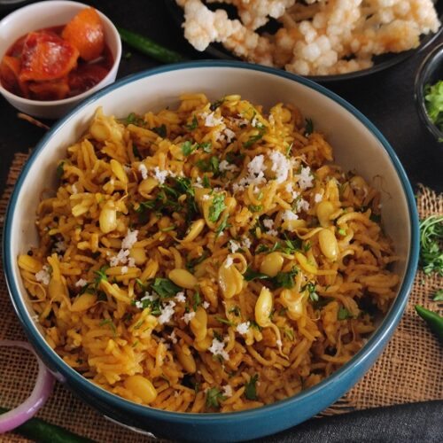 Valachi Khichadi | Dalimbi Bhaat | Vaal Bhaat (वालाची खिचडी / डाळिंबी भात) Valachi Khichadi | Dalimbi Bhaat | Vaal Bhaat (वालाची खिचडी / डाळिंबी भात) https://thespicycafe.com/wp-content/uploads/2023/03/03-valachi-khichdi-khichadi-maharashtrian-traditional-authentice-dalimbi-bhat-bhaat-masale-bhat-vegan-vegetarian-festive-easy-quick-simple-indian-pulao-biryani-kadve-vaal-1.jpg https://thespicycafe.com/valachi-khichdi-dalimbi-bhaat-recipe/