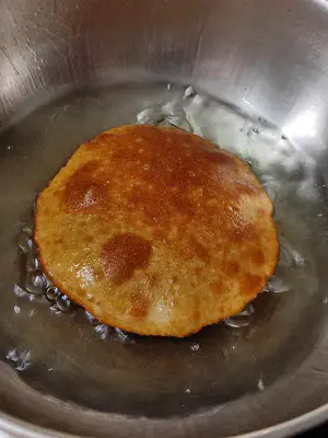 Tandalache Vade | Malavani Vade | Rice Poori Tandalache Vade | Malavani Vade | Rice Poori https://thespicycafe.com/wp-content/uploads/2023/06/tandlache-vade-malvani-vade-kombdi-vade-rice-poori-puffed.jpg https://thespicycafe.com/tandlache-vade/