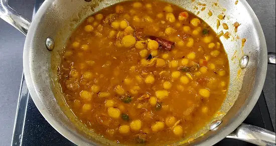 Matar Ke Chole | Safed Vatana Usal | White Peas Curry Matar Ke Chole | Safed Vatana Usal | White Peas Curry https://thespicycafe.com/wp-content/uploads/2023/04/18-safed-vatana-usal-matar-chole-dried-white-peas-curry-vegan-vegetarian-ragda-recipe-ragda-pattice-simple-quick-easy-lunch-dinner-breakfast-snack-Indian-chaat-lentils-protein-rich-diabetic-friendly.jpg https://thespicycafe.com/matar-ke-chole-recipe/
