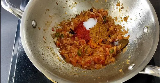 Matar Ke Chole | Safed Vatana Usal | White Peas Curry Matar Ke Chole | Safed Vatana Usal | White Peas Curry https://thespicycafe.com/wp-content/uploads/2023/04/18-safed-vatana-usal-matar-chole-dried-white-peas-curry-vegan-vegetarian-ragda-recipe-ragda-pattice-simple-quick-easy-lunch-dinner-breakfast-snack-Indian-chaat-lentils-protein-rich-diabetic-friendly.jpg https://thespicycafe.com/matar-ke-chole-recipe/