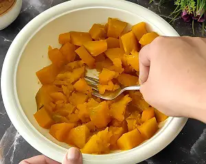 Lal Bhoplyacha Bharit (Kaddu Ka Raita) Lal Bhoplyacha Bharit (Kaddu Ka Raita) https://thespicycafe.com/wp-content/uploads/2023/12/1-Lal-bhoplyacha-bahrit-bhopla-red-pumpkin-dip-kaddu-ka-raita-easy-quick-simple-salad-for-lunch-dinner-snacks-brunch-breakfast-weight-loss-recipe-vegetarian-Maharashtrian-koshimbir-Indian-side-dish.png https://thespicycafe.com/kaddu-ka-raita-recipe/