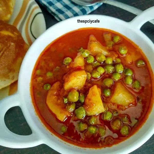 Aloo Matar Ki Sabji Restaurant Style | How to make Green Peas Potato Curry https://thespicycafe.com/wp-content/uploads/2021/01/matar-batata-bhaji-aloo-matar-recipe-vegan.jpg https://thespicycafe.com/tag/healthy-recipes/page/3/