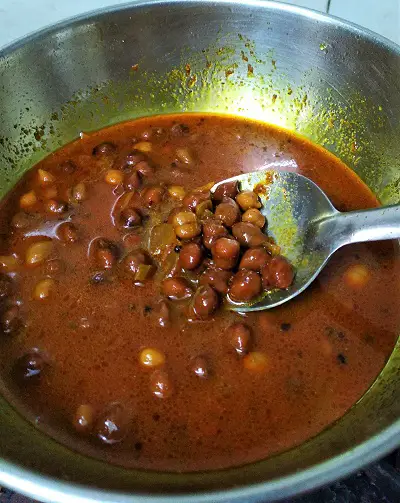 Harbaryachi Usal - Chana Masala - Black Chickpea Curry Harbaryachi Usal - Chana Masala - Black Chickpea Curry https://thespicycafe.com/wp-content/uploads/2021/08/final-chana-masala-curry.png https://thespicycafe.com/chana-masala-recipe/