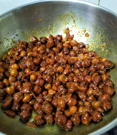 Harbaryachi Usal - Chana Masala - Black Chickpea Curry Harbaryachi Usal - Chana Masala - Black Chickpea Curry https://thespicycafe.com/wp-content/uploads/2021/08/final-chana-masala-curry.png https://thespicycafe.com/chana-masala-recipe/