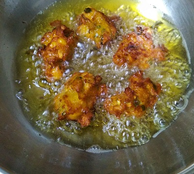 Sweet Corn Pakoda | Corn Bhajiya | Makai Bhajiya Sweet Corn Pakoda | Corn Bhajiya | Makai Bhajiya https://thespicycafe.com/wp-content/uploads/2021/12/makai-ke-pakode-vegan-vegetarian-indian-snacks-glutenfree-sweet-corn-pakoda-fritters.jpg https://thespicycafe.com/sweet-corn-pakoda-corn-bhajiya-makai-bhajiya-recipe/