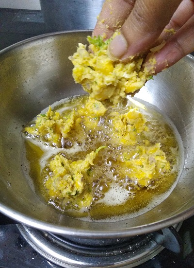 Sweet Corn Pakoda | Corn Bhajiya | Makai Bhajiya Sweet Corn Pakoda | Corn Bhajiya | Makai Bhajiya https://thespicycafe.com/wp-content/uploads/2021/12/makai-ke-pakode-vegan-vegetarian-indian-snacks-glutenfree-sweet-corn-pakoda-fritters.jpg https://thespicycafe.com/sweet-corn-pakoda-corn-bhajiya-makai-bhajiya-recipe/