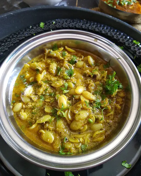 Valache Birde | Dalimbi Usal | Sprouted Field Beans Curry vegan sprouted field beans curry