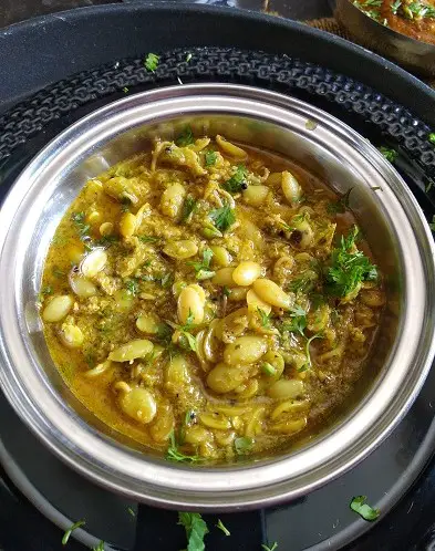 Valache Birde | Dalimbi Usal | Sprouted Field Beans Curry Valache Birde | Dalimbi Usal | Sprouted Field Beans Curry https://thespicycafe.com/wp-content/uploads/2021/12/thespicycafe-vaalacha-bhirda-dalimbi-usal-maharashtrian-recipe-sprouted-field-beans-curry-vegan.jpg https://thespicycafe.com/dalimbi-usal-sprouted-field-beans-curry-recipe/