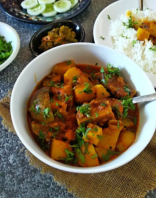 Vangi Batata Rassa | Aloo Baingan Ki Sabji | Eggplant Potato Curry Vangi Batata Rassa | Aloo Baingan Ki Sabji | Eggplant Potato Curry https://thespicycafe.com/wp-content/uploads/2022/01/maharashtrian-vangi-batata-aloo-baingan-spicy-eggplant-potato-curry-vegan-vegetarian-indian-recipe.jpg https://thespicycafe.com/vangi-batata-rassa-eggplant-potato-curry-recipe/
