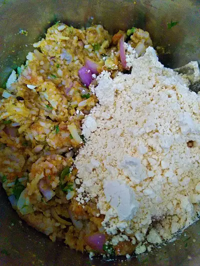 Bhatache Vade | Rice Pakora | Chawal Ke Pakore Bhatache Vade | Rice Pakora | Chawal Ke Pakore https://thespicycafe.com/wp-content/uploads/2022/04/final-bhatache-vade.jpg https://thespicycafe.com/bhatache-vade-chawal-ke-pakore-recipe/