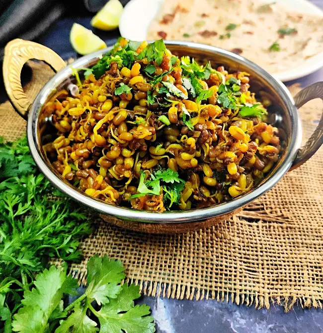Mod Alelya Matki Chi Usal Maharashtrian Style - Moth Beans Curry matki chi usal indian style brahmin style maharashtrian usal matki ki sabji moth beans curry vegan diabetic friendly high protein matki chi usal recipe