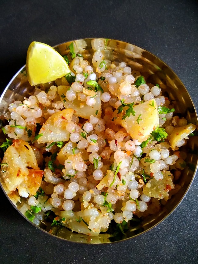 SABUDANA KHICHADI MAHARASHTRIAN BREAKFAST UPVAS VRAT RECIPE VEGETARIAN GLUTENFREE vrat