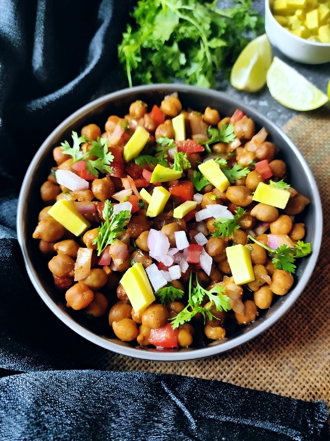 chana salad, black chickpea salad vegen vegetarian high protein fiber rich salad recipe indian