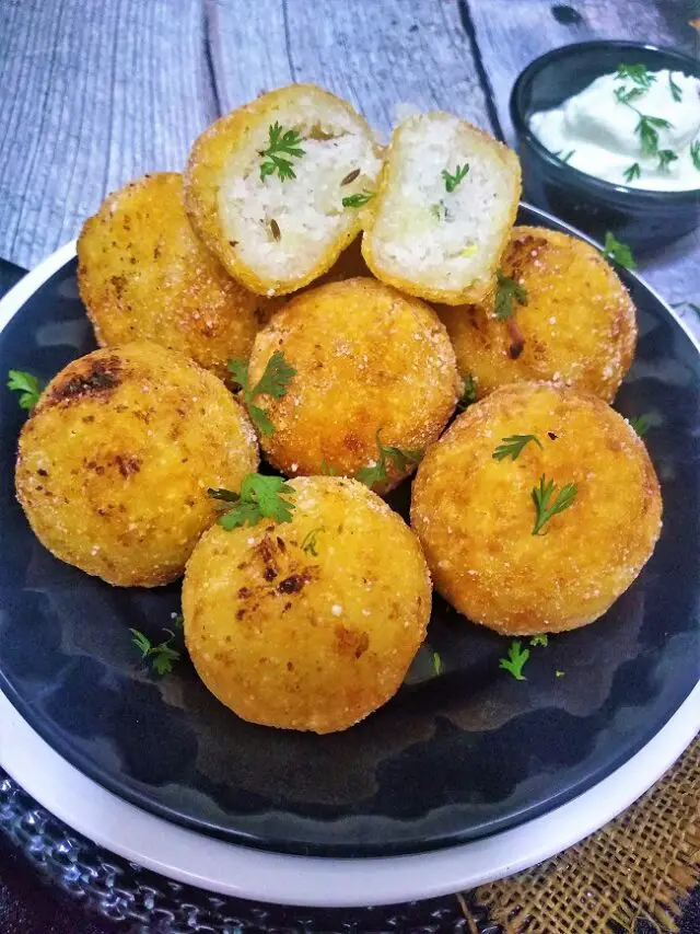 Upvasache Pattice | Farali Pattice | Farali Kachori farali pattice upvasachi kachori coconut potato balls vegan vegetarian Indian vrat recipes snacks