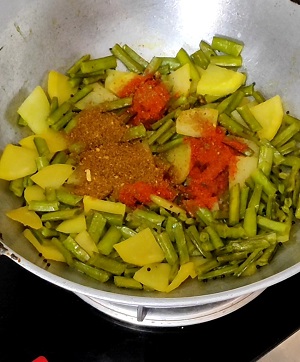 Gavar Bhaji Maharashtrian Style | Gawar Ki Sabji (With Peanuts) Gavar Bhaji Maharashtrian Style | Gawar Ki Sabji (With Peanuts) https://thespicycafe.com/wp-content/uploads/2022/12/1670311054879.jpg https://thespicycafe.com/gavar-batata-maharashtrian-style/