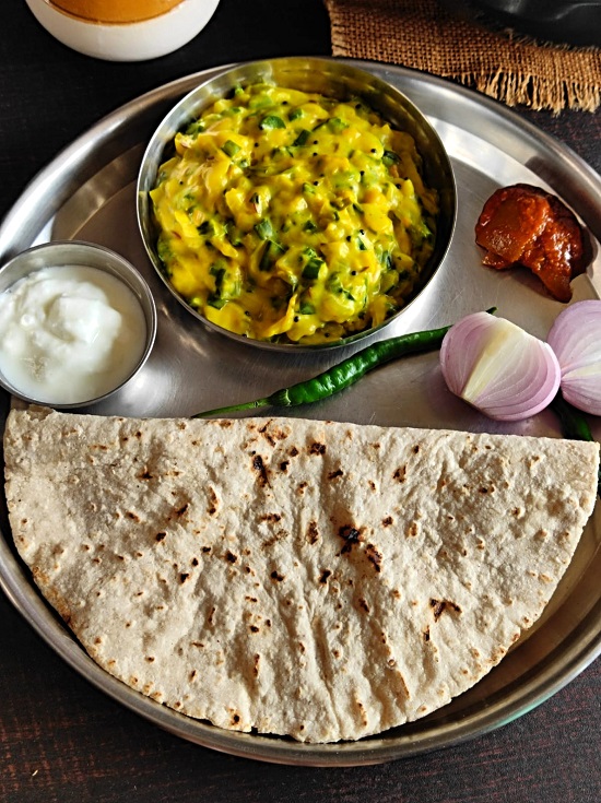 Kandyacha Paticha Pithla - Spring Onion Curry Kandyacha Paticha Pithla - Spring Onion Curry https://thespicycafe.com/wp-content/uploads/2023/01/1672724321379.jpg https://thespicycafe.com/kandyacha-paticha-pithla-spring-onion-curry/