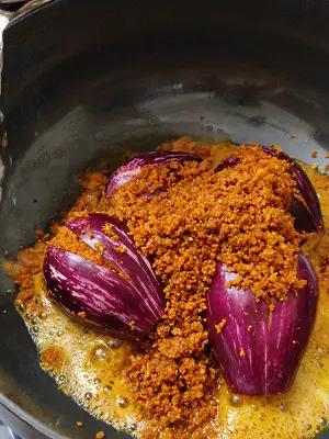Bharli Vangi Maharashtrian Style | Stuffed Eggplant Curry Indian Recipe Bharli Vangi Maharashtrian Style | Stuffed Eggplant Curry Indian Recipe https://thespicycafe.com/wp-content/uploads/2023/08/1-bharli-vangi-bharwa-baingan-stuffed-eggplants-aubergine-peanut-curry-vegan-vegetarian-easy-quick-simple-brinjal-curry-lunch-dinner-gravy-indian-maharashtrian-vangi.png https://thespicycafe.com/bharli-vangi/
