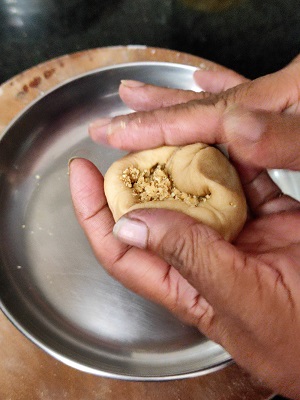 Gul Poli | Gud Poli | Til Gul Poli -Maharashtrian Recipe Gul Poli | Gud Poli | Til Gul Poli -Maharashtrian Recipe https://thespicycafe.com/wp-content/uploads/2023/01/GUL-POLI-MAHARASHTRIAN-TIL-GUL-POLI-GUD-POLI.jpg https://thespicycafe.com/gul-poli-maharashtrian-recipe/