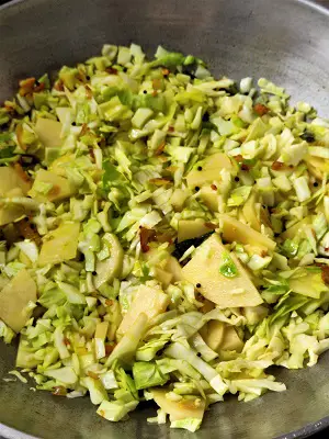 Kobi Batata Bhaji (Cabbage Potato Sabzi) Kobi Batata Bhaji (Cabbage Potato Sabzi) https://thespicycafe.com/wp-content/uploads/2023/03/16-patta-gobi-ki-sabji-cabbage-potato-curry-kobi-chi-bhaji-vegan-vegetarian-easy-lunch-dinner-breakfast-sabzi-indian-recipes-maharashtrian.jpg https://thespicycafe.com/cabbage-potato-recipe/
