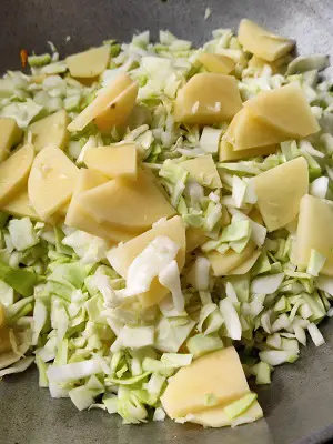 Kobi Batata Bhaji (Cabbage Potato Sabzi) Kobi Batata Bhaji (Cabbage Potato Sabzi) https://thespicycafe.com/wp-content/uploads/2023/03/16-patta-gobi-ki-sabji-cabbage-potato-curry-kobi-chi-bhaji-vegan-vegetarian-easy-lunch-dinner-breakfast-sabzi-indian-recipes-maharashtrian.jpg https://thespicycafe.com/cabbage-potato-recipe/