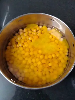 Matar Ke Chole | Safed Vatana Usal | White Peas Curry Matar Ke Chole | Safed Vatana Usal | White Peas Curry https://thespicycafe.com/wp-content/uploads/2023/04/18-safed-vatana-usal-matar-chole-dried-white-peas-curry-vegan-vegetarian-ragda-recipe-ragda-pattice-simple-quick-easy-lunch-dinner-breakfast-snack-Indian-chaat-lentils-protein-rich-diabetic-friendly.jpg https://thespicycafe.com/matar-ke-chole-recipe/