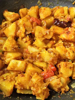 Aloo Palak Recipe| Potatoes Spinach Stir Fry | Aloo Palak Ki Sabzi Aloo Palak Recipe| Potatoes Spinach Stir Fry | Aloo Palak Ki Sabzi https://thespicycafe.com/wp-content/uploads/2023/05/16-aloo-palak-sabzi-vegan-spinach-potato-curry-restaurant-style-Indian-easy-quick-simple-lunch-dinner-green-leafy-glutenfree-beginner-recipe.jpg https://thespicycafe.com/aloo-palak-sabzi-recipe/