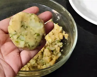 Ragda Pattice (Ragda Patties) Ragda Pattice (Ragda Patties) https://thespicycafe.com/wp-content/uploads/2023/05/ragda-pattice-maharashtrian-street-food-mumbai-chaat-recipe-vegan-vegetarian-easy-quick-simple-snack-brunch-breakafast-lunch-dinner.png https://thespicycafe.com/ragda-pattice-recipe/