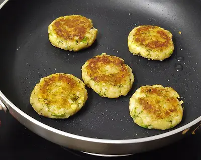 Ragda Pattice (Ragda Patties) Ragda Pattice (Ragda Patties) https://thespicycafe.com/wp-content/uploads/2023/05/ragda-pattice-maharashtrian-street-food-mumbai-chaat-recipe-vegan-vegetarian-easy-quick-simple-snack-brunch-breakafast-lunch-dinner.png https://thespicycafe.com/ragda-pattice-recipe/