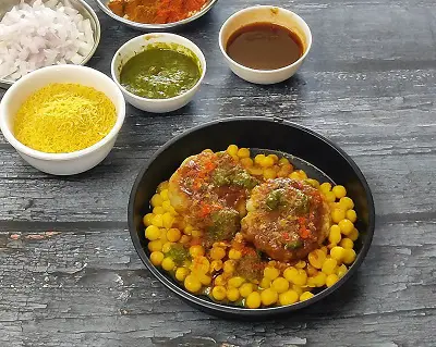 Ragda Pattice (Ragda Patties) Ragda Pattice (Ragda Patties) https://thespicycafe.com/wp-content/uploads/2023/05/ragda-pattice-maharashtrian-street-food-mumbai-chaat-recipe-vegan-vegetarian-easy-quick-simple-snack-brunch-breakafast-lunch-dinner.png https://thespicycafe.com/ragda-pattice-recipe/