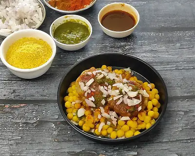 Ragda Pattice (Ragda Patties) Ragda Pattice (Ragda Patties) https://thespicycafe.com/wp-content/uploads/2023/05/ragda-pattice-maharashtrian-street-food-mumbai-chaat-recipe-vegan-vegetarian-easy-quick-simple-snack-brunch-breakafast-lunch-dinner.png https://thespicycafe.com/ragda-pattice-recipe/