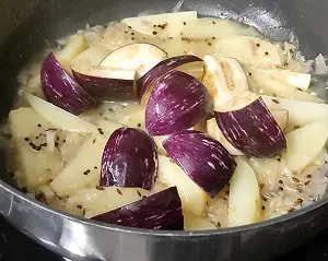 Aloo Baingan Recipe | Aloo Baingan Ki Sabji | Easy Eggplant Potato Curry Aloo Baingan Recipe | Aloo Baingan Ki Sabji | Easy Eggplant Potato Curry https://thespicycafe.com/wp-content/uploads/2023/08/1-aloo-baingan-sabji-vangi-batata-rassa-eggplant-potato-curry-vegan-vegetarian-easy-quick-simple-fiber-rich-easy-meals-lunch-dinner-vegetables-healthy-nutritious.png https://thespicycafe.com/aloo-baingan-sabji-eggplant-curry/