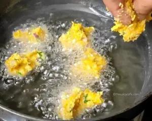 Corn Pakoda Recipe | Makai Bhajiya | Sweet Corn Fritters Corn Pakoda Recipe | Makai Bhajiya | Sweet Corn Fritters https://thespicycafe.com/wp-content/uploads/2023/08/2-sweet-corn-pakoda-crispy-corn-fritters-makai-bhajiya-vegan-vegetarian-Indian-street-food-snack-breakfast-lunch-dinner-easy-quick-simple-1.png https://thespicycafe.com/corn-pakoda-recipe/