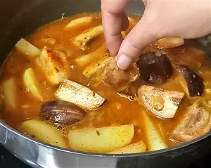 Aloo Baingan Recipe | Aloo Baingan Ki Sabji | Easy Eggplant Potato Curry Aloo Baingan Recipe | Aloo Baingan Ki Sabji | Easy Eggplant Potato Curry https://thespicycafe.com/wp-content/uploads/2023/08/1-aloo-baingan-sabji-vangi-batata-rassa-eggplant-potato-curry-vegan-vegetarian-easy-quick-simple-fiber-rich-easy-meals-lunch-dinner-vegetables-healthy-nutritious.png https://thespicycafe.com/aloo-baingan-sabji-eggplant-curry/