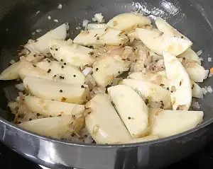 Aloo Baingan Recipe | Aloo Baingan Ki Sabji | Easy Eggplant Potato Curry Aloo Baingan Recipe | Aloo Baingan Ki Sabji | Easy Eggplant Potato Curry https://thespicycafe.com/wp-content/uploads/2023/08/1-aloo-baingan-sabji-vangi-batata-rassa-eggplant-potato-curry-vegan-vegetarian-easy-quick-simple-fiber-rich-easy-meals-lunch-dinner-vegetables-healthy-nutritious.png https://thespicycafe.com/aloo-baingan-sabji-eggplant-curry/