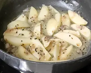 Aloo Baingan Recipe | Aloo Baingan Ki Sabji | Easy Eggplant Potato Curry Aloo Baingan Recipe | Aloo Baingan Ki Sabji | Easy Eggplant Potato Curry https://thespicycafe.com/wp-content/uploads/2023/08/1-aloo-baingan-sabji-vangi-batata-rassa-eggplant-potato-curry-vegan-vegetarian-easy-quick-simple-fiber-rich-easy-meals-lunch-dinner-vegetables-healthy-nutritious.png https://thespicycafe.com/aloo-baingan-sabji-eggplant-curry/
