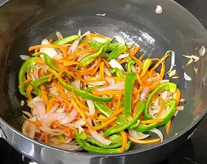 Hakka Noodles Recipe | Vegetable Hakka Noodles | व्हेज हक्का नूडल्स Hakka Noodles Recipe | Vegetable Hakka Noodles | व्हेज हक्का नूडल्स https://thespicycafe.com/wp-content/uploads/2023/10/1-hakka-noodles-vegetable-chinese-noodles-street-food-snack-Indo-Chinese-easy-quick-simple-lunch-dinner-brunch-vegan-vegetarian-thespicycafe.png https://thespicycafe.com/chinese-vegetable-hakka-noodles/