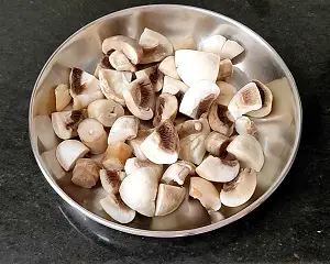 Mushroom Masala Curry | मशरूम मसाला करी | Mushroom Curry Recipe Mushroom Masala Curry | मशरूम मसाला करी | Mushroom Curry Recipe https://thespicycafe.com/wp-content/uploads/2023/12/2-mushroom-masala-restaurant-style-curry-vegan-vegetarian-Indian-lunch-dinner-snack-breakfast-easy-quick-simple-best-with-tandoori-naan-paratha-.png https://thespicycafe.com/mushroom-masala-curry-recipe/