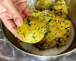 Methi Thepla Recipe | मेथी थेपला | Methi Paratha Methi Thepla Recipe | मेथी थेपला | Methi Paratha https://thespicycafe.com/wp-content/uploads/2023/12/1-methi-thepla-gujarati-breakfast-dish-vegan-vegetarian-fenugreek-paratha-easy-quick-simple-no-onion-no-garlic-satvik-Indian-recipe-lunch-dinner-brunch-snacks-.png https://thespicycafe.com/methi-thepla-recipe/